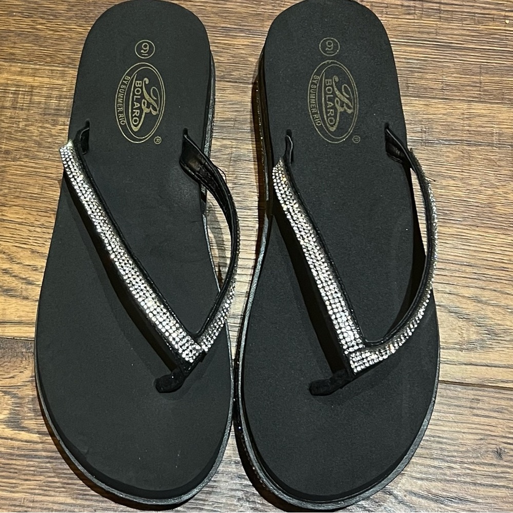 Bolaro Flip Flops Size 9 - Picture 4 of 8